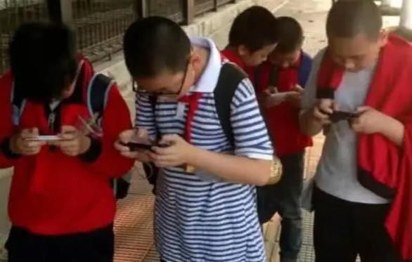 星星点灯|孩子沉迷电子设备，家长无计可施？教你5招克服这个问题