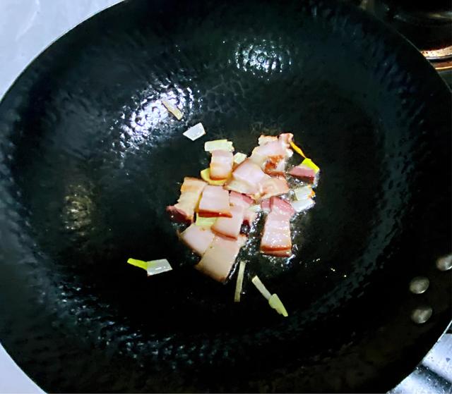 梦的色彩|胡萝卜腊肉炒茭白,颜值控都喜欢,营养全面又健康!