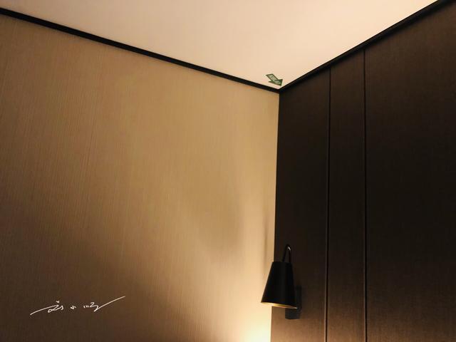 [旅行柚子君]马来西亚酒店房间出现“神秘”小箭头，中国游客：这是怎么用的？