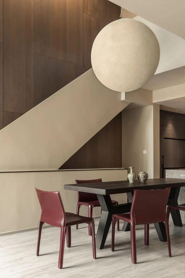 下沉式客厅+小花园，这个300㎡复式的家太治愈了吧