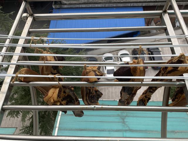 没有地方熏腊肉，试试酱油肉，2步就完成，色泽红亮比腊肉还好吃