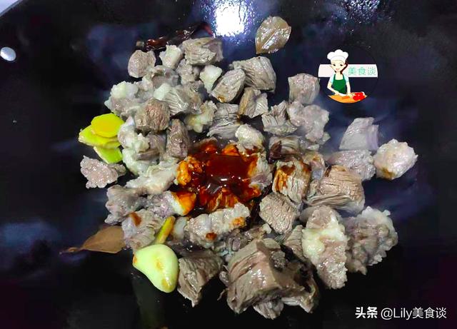 牛腩怎么炖更香更软烂？老师傅教你3招，牛肉软烂没膻味，太香了