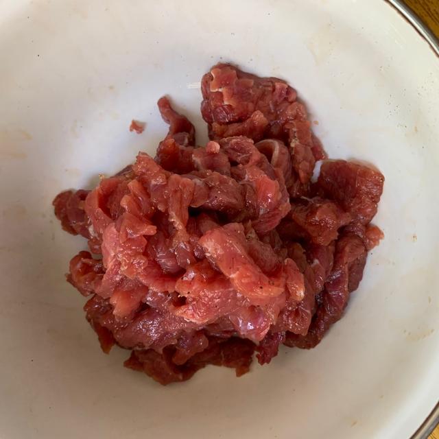 吃腻了蛋炒饭？试试牛肉炒饭，荤素搭配真好吃