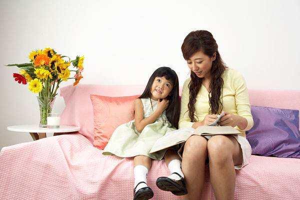 最爱笑的人|姐弟俩用奶粉“做足浴”，迷惑行为让宝妈无奈，网友：尊贵的小脚