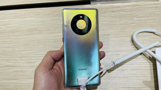 华为Mate40 Pro体验30分钟，外观与手感，太让我沉醉