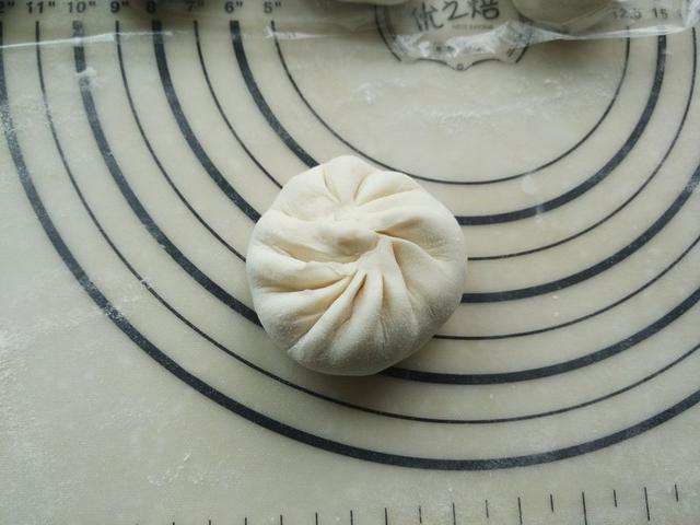 家庭版牛肉饼的做法，馅料这样做，咬一口汁多肉嫩，真过瘾