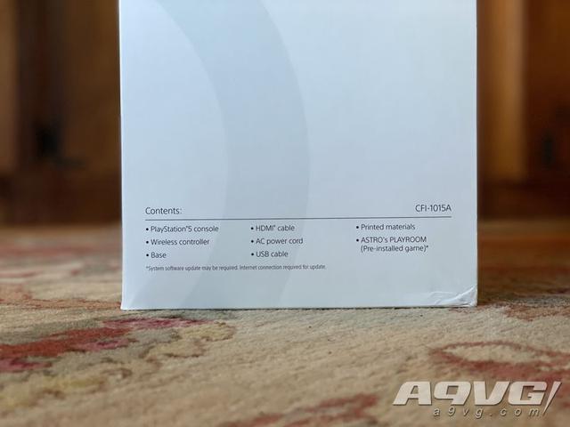 PS5主机外包装展示及DualSense手柄的开箱