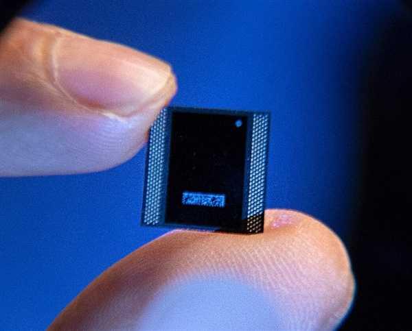 「勇哥科技」未来芯片新方向？Intel 放出3D 新芯片近照