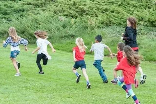 你的育儿经■今天，你家宝宝学“灰太狼跑”了吗？抓住孩子学跑步的最佳时期