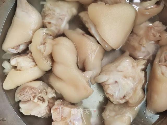 猪蹄这样做，软而不烂，肥而不腻！香糯可口，入口即化！家人超爱吃