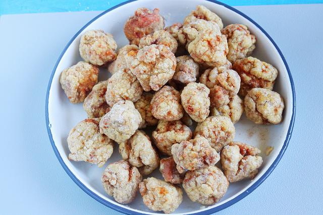 菠萝咕咾肉，中餐厅锁哥拿手好菜，酸酸甜甜，外酥里嫩特好吃