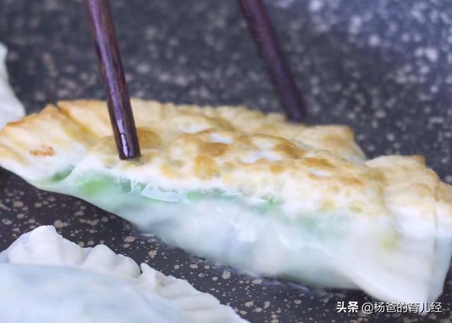 用饺子皮分享一款韭菜盒子，鲜香营养，解馋好吃，孩子特喜欢