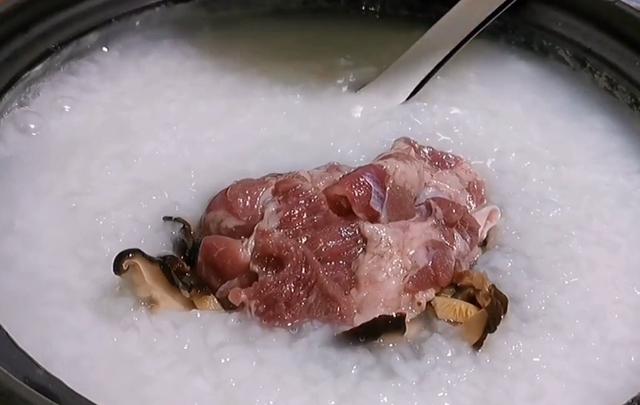 生滚猪杂粥这样做太美味了，鲜嫩爽滑无腥味，广东人直流口水