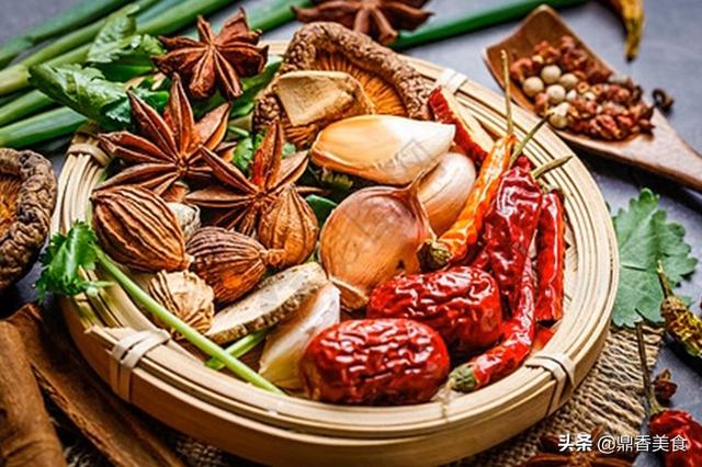 做白菜肉炖粉条，牢记"2放1窍门"，做对了，鲜香爽滑，不坨块