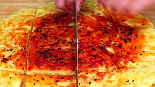 土豆加鸡蛋这样做太好吃了，每次上桌都是光盘，我家一周能做3回