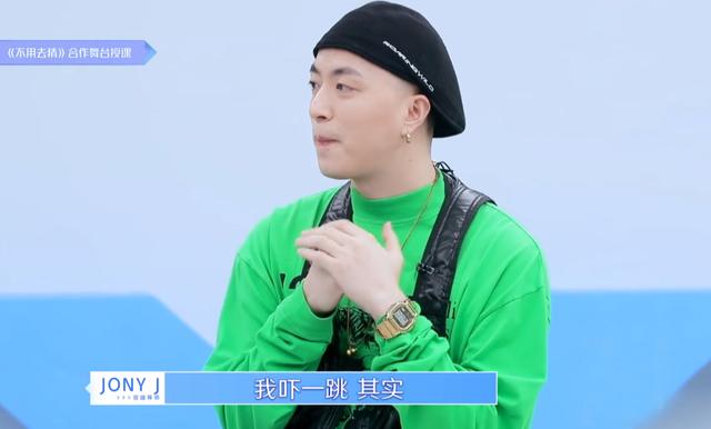 青你2合作舞台Ella感动全场，蔡徐坤汪苏泷圈粉，Jony J像个观众|资讯早知道