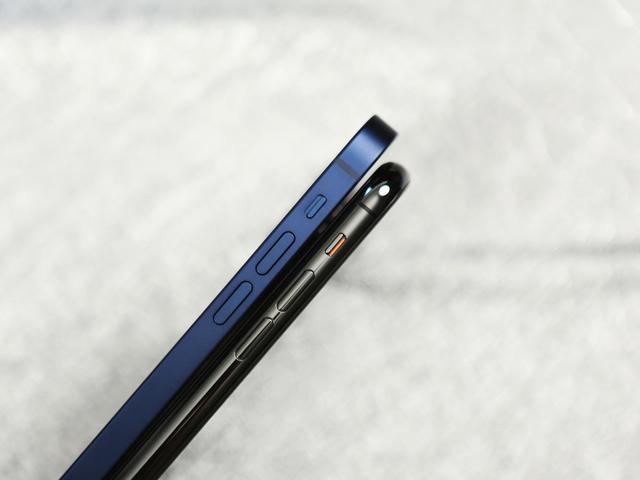 iPhone 12蓝色版实拍图赏：真·五彩斑斓的蓝