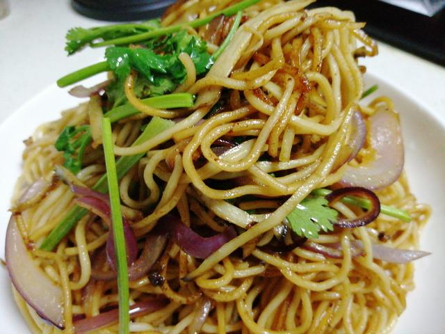 孜然炒面，家常的味道，温馨的味道！操作简单，推荐朋友们试试