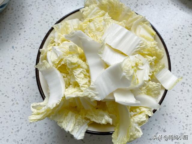 白菜包饺子要不要焯水？传统老做法告诉你这样做，鲜嫩多汁营养高