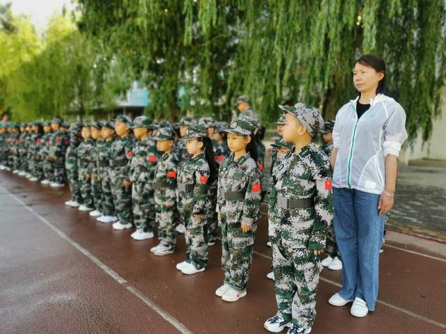 超级宝妈|高台一幼开展“阳光下的小小兵”军训活动