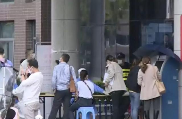 [你的育儿经]4岁男孩高烧40.5℃，剧烈咳嗽！父母在家＂自诊＂……