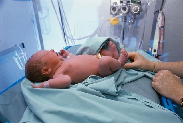 甜甜妈妈|顺产要不要侧切,这几点可以给你个参考意见