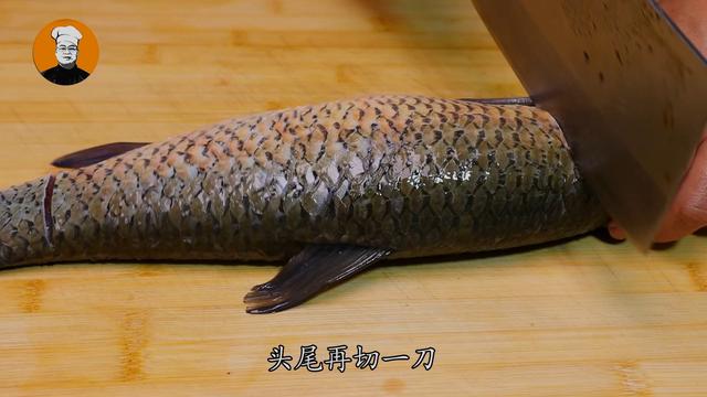 入冬后要多吃鱼，教你懒人做法，用料简单味道好，出锅连汤都不剩