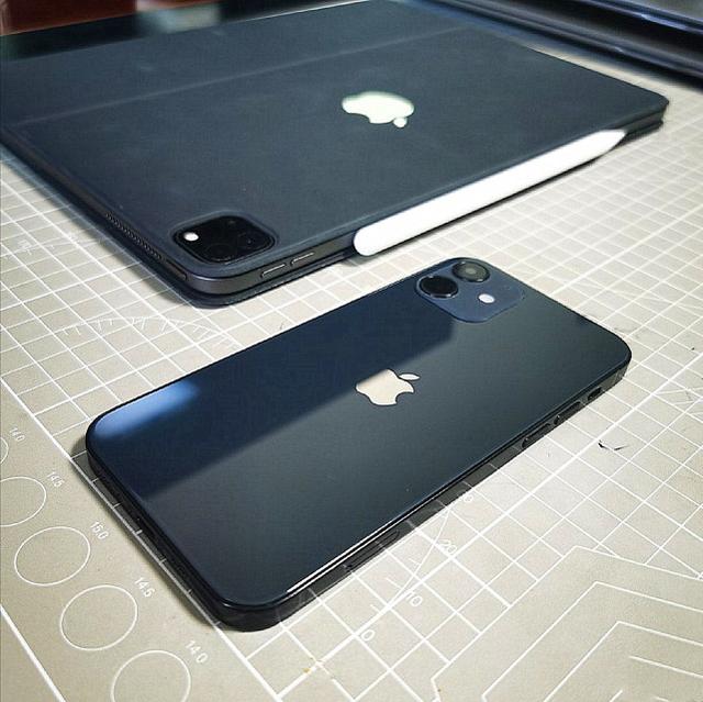 iPhone12系列预约量已经破百万，一边说坏话，一边真香？