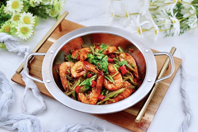 做虾别只会水煮、盐焗，试试香辣芸豆丝爆虾，味道鲜香，方便