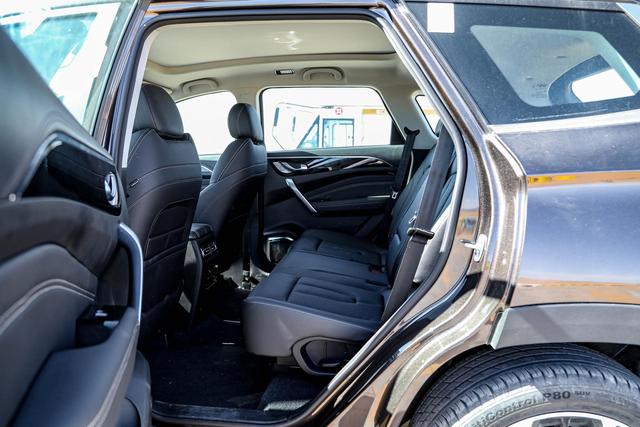 十月中型SUV销量排行：南北大众包揽一二名，奇瑞"借机上位"