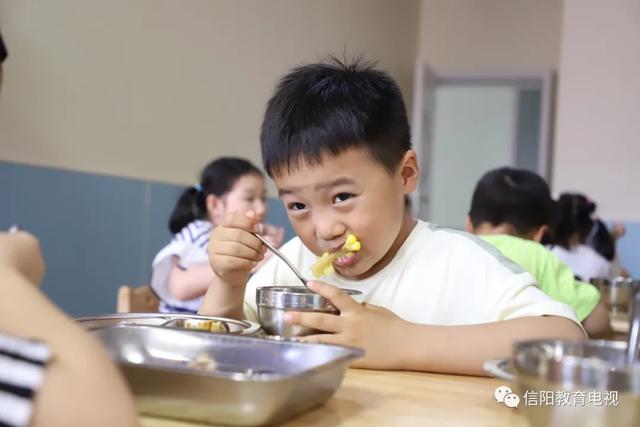 超级宝妈▲吃饭饭 我们是认真的