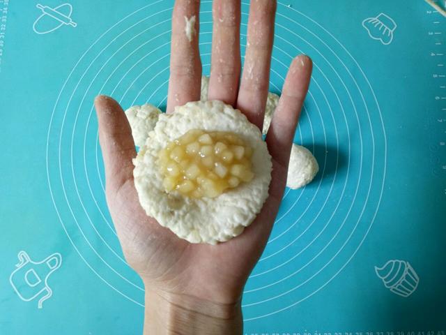 2个苹果，1碗面粉，30年第一次吃到这个新做法，上桌就光了