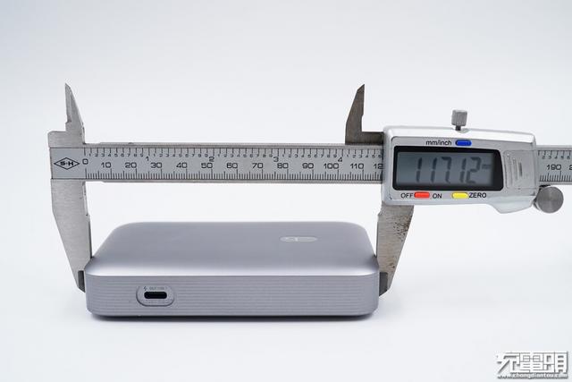 自带HDMI支持4K视频拓展，紫米多功能充电宝深度评测