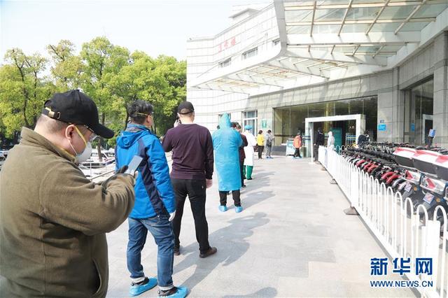 「新华网客户端」武汉:市民复工体检忙