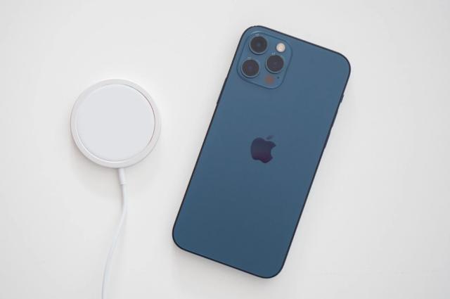 库克这玩笑开大了！iPhone 12玩游戏续航仅有3小时？