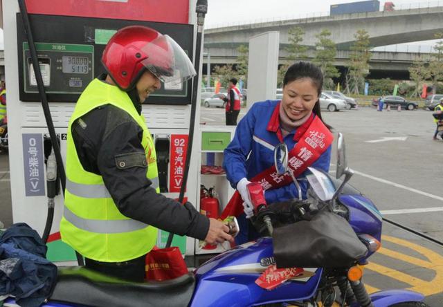 摩托车加满油能跑多远？老司机说出“黄金油耗”，你知道吗