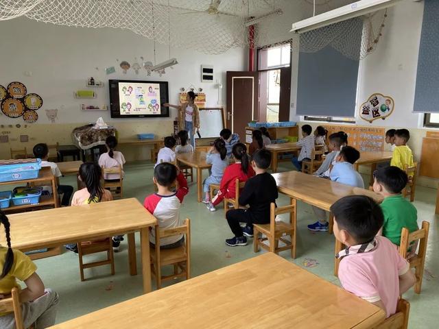 超级宝妈▲宁波幼儿园萌娃们开学啦！独自入园、测温、一米距…开心有序！