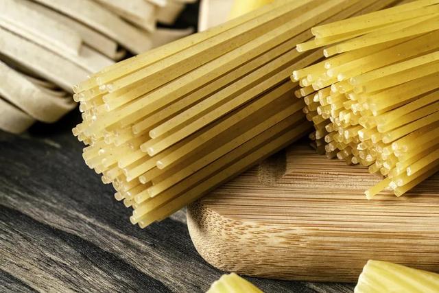 面条|久煮不断的面条吃不得？太白的面条不能买？买面条，最该注意这三点→