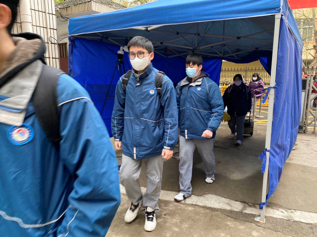 「暖先生格调」实拍！开学第一天，南京老师紧急通知！上课、吃饭是这样的……