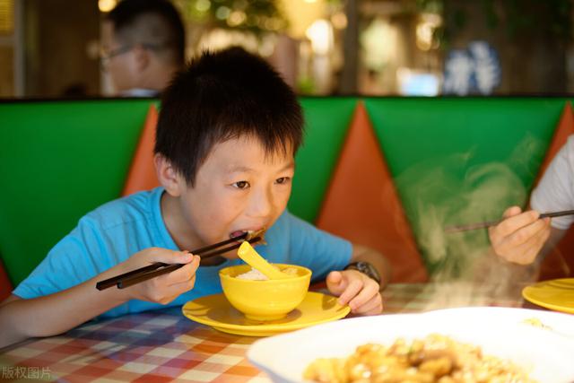 孩子挑食，家长这样应对能更好解决问题