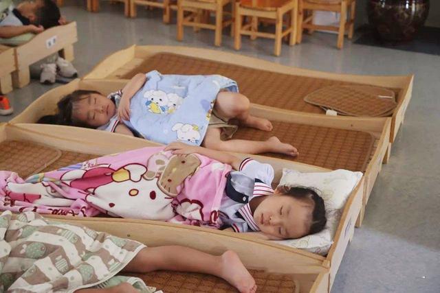 天使宝贝：好看不代表实用，这3种衣服对“幼儿园小朋友”来说，可能有伤害