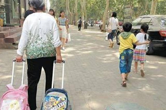 超级宝妈|＂我是孩子奶奶，不是佣人＂，老人帮忙照顾孩子，去了之后却变了味