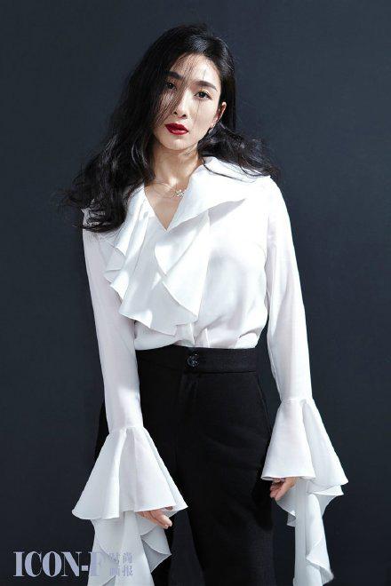 “安陵容”短发梳油头A爆！短裙穿在衬衣外刚盖住大腿，太修长了|fun娱乐