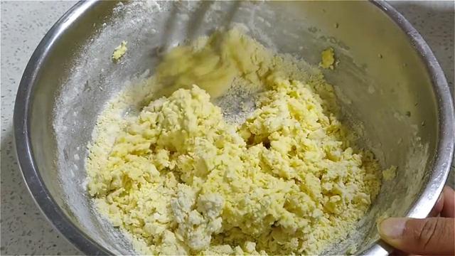 玉米面饼这样做，加多一种材料，口感丰富，吃着蓬松柔软，真香