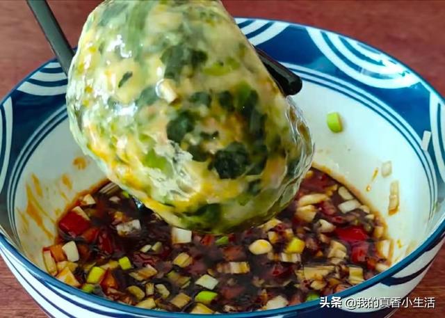 菠菜别总炒着吃，教你一个新吃法，简单几步，上桌吃2盘，过瘾