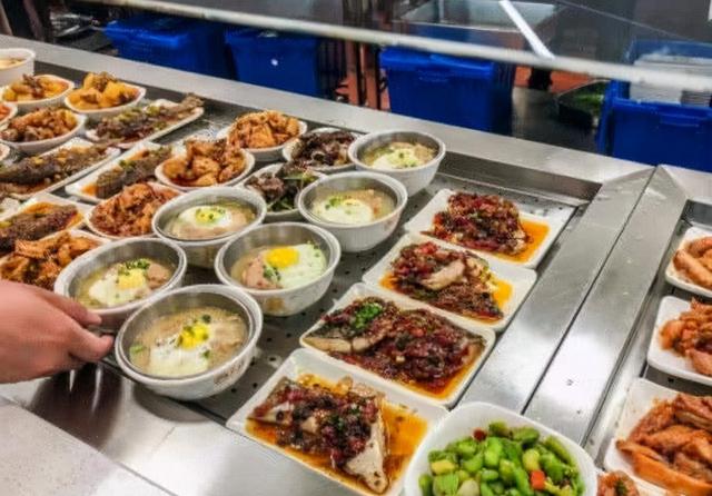 阿里员工下班为何从来不点外卖？网友：看到阿里食堂我明白了