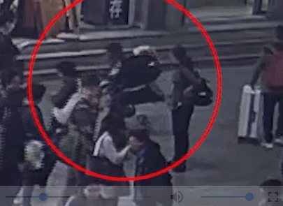#栀蓝#6岁乞丐街头认出妈妈，却被拒相认：我不是你妈妈，我的孩子在家