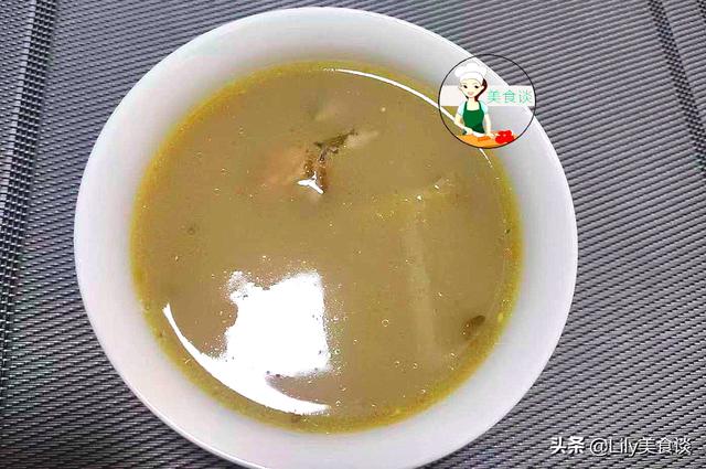 炖鱼汤时，加入一小块粉葛，原来好处这么多，冷天吃它营养不上火