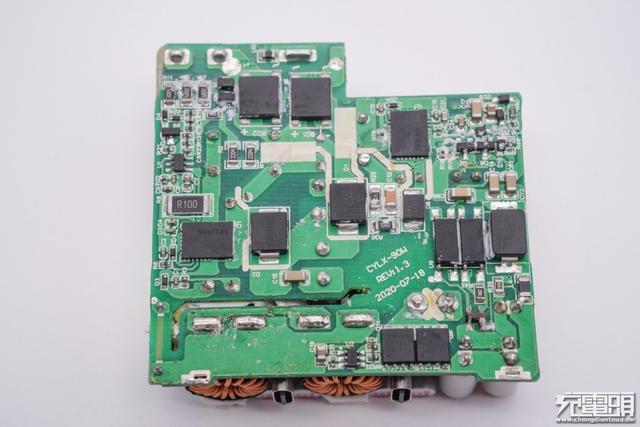 联想90W双C口氮化镓快充拆解，双口45W快充，内部设计爱了