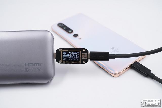 自带HDMI支持4K视频拓展，紫米多功能充电宝深度评测